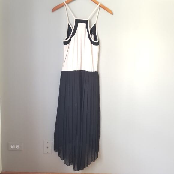 Leo Meets Virgo Pleated High Low V Neck Dress - Picture 2 of 8